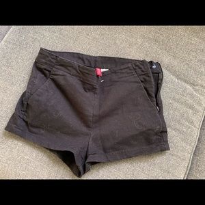 H&M black high waisted shorts